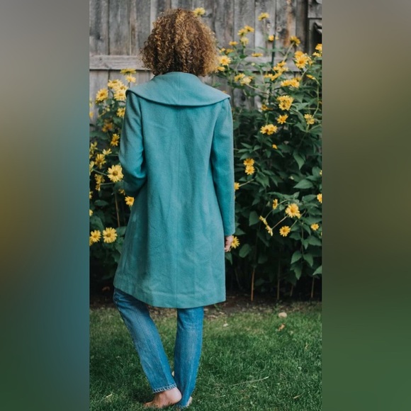 Vintage 1950s–60s teal wool coat featuring a silk lining. Size M. - Picture 3 of 6